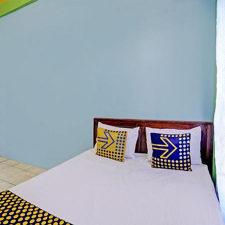Oyo Life 93037 Nova Jaya Homestay Syariah Lamongan Εξωτερικό φωτογραφία