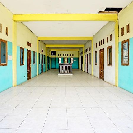 Oyo Life 93037 Nova Jaya Homestay Syariah Lamongan Εξωτερικό φωτογραφία