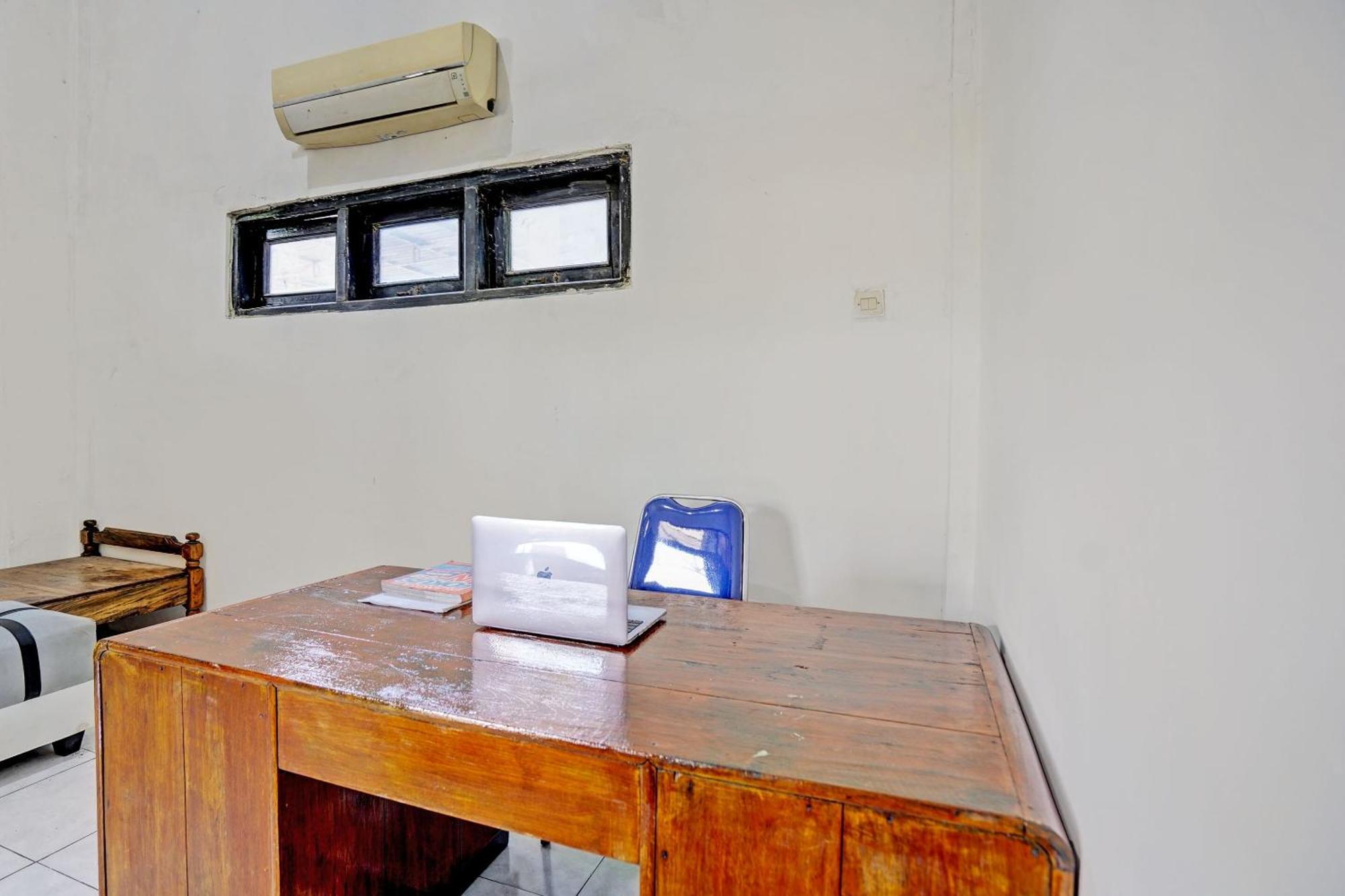 Oyo Life 93037 Nova Jaya Homestay Syariah Lamongan Εξωτερικό φωτογραφία