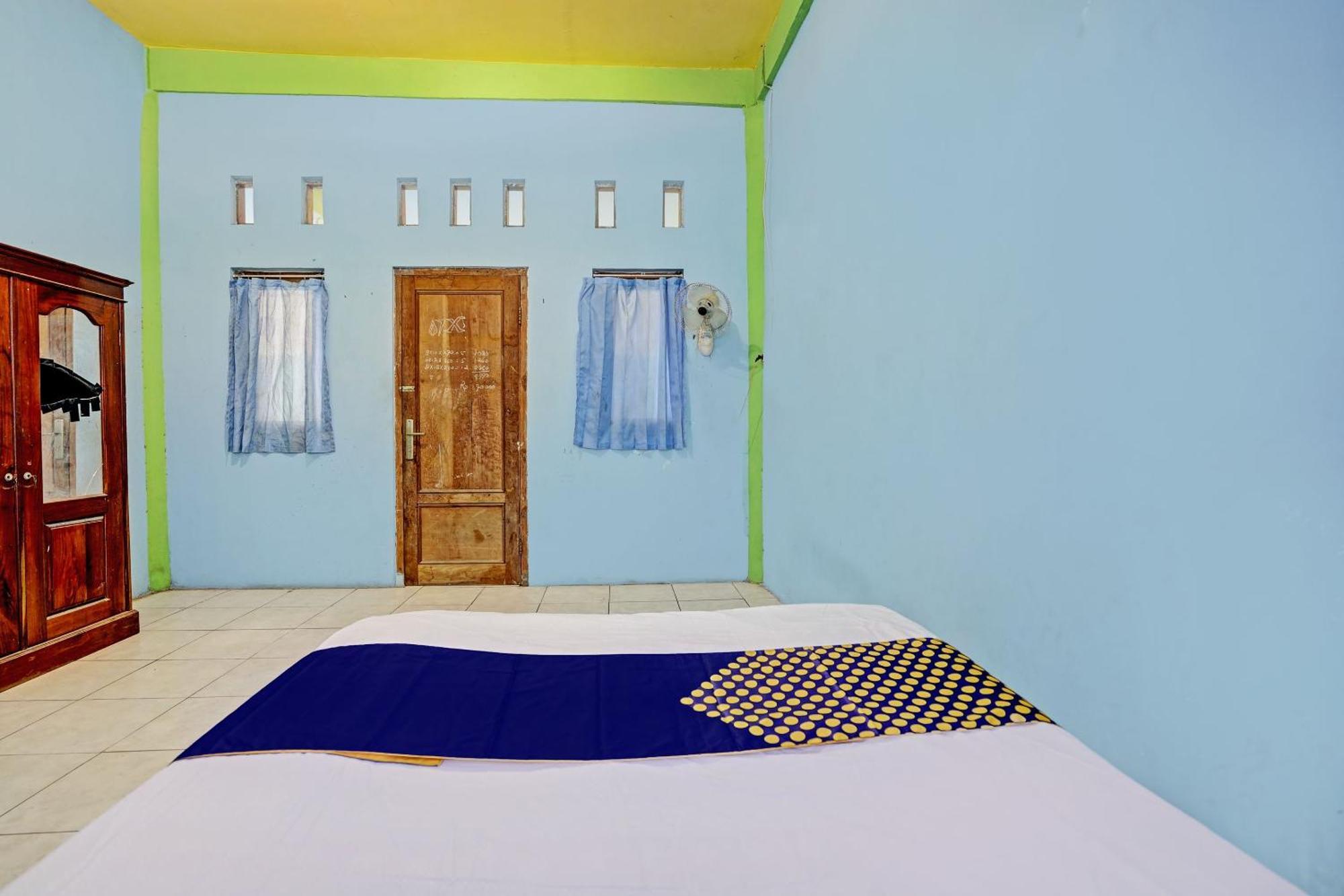 Oyo Life 93037 Nova Jaya Homestay Syariah Lamongan Εξωτερικό φωτογραφία